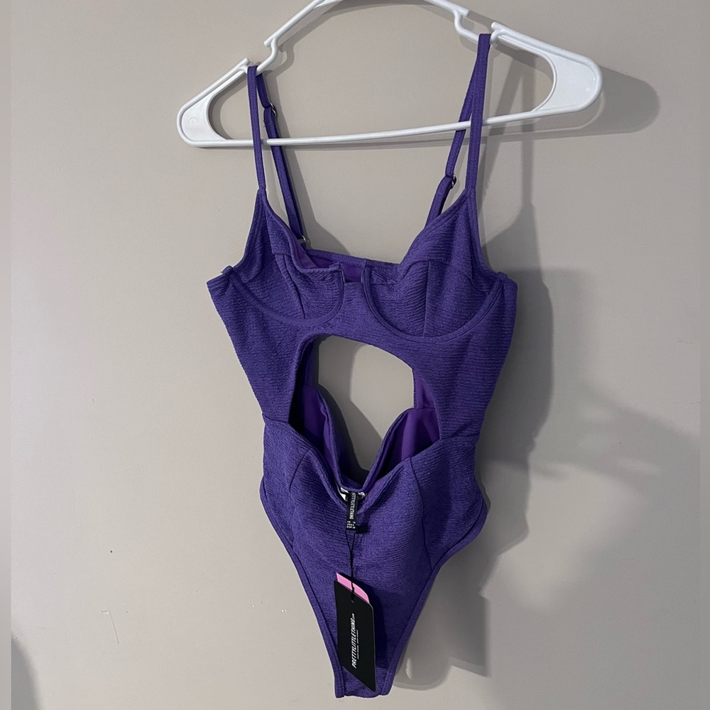 NWT prettylittlething one piece bathing suit size 6